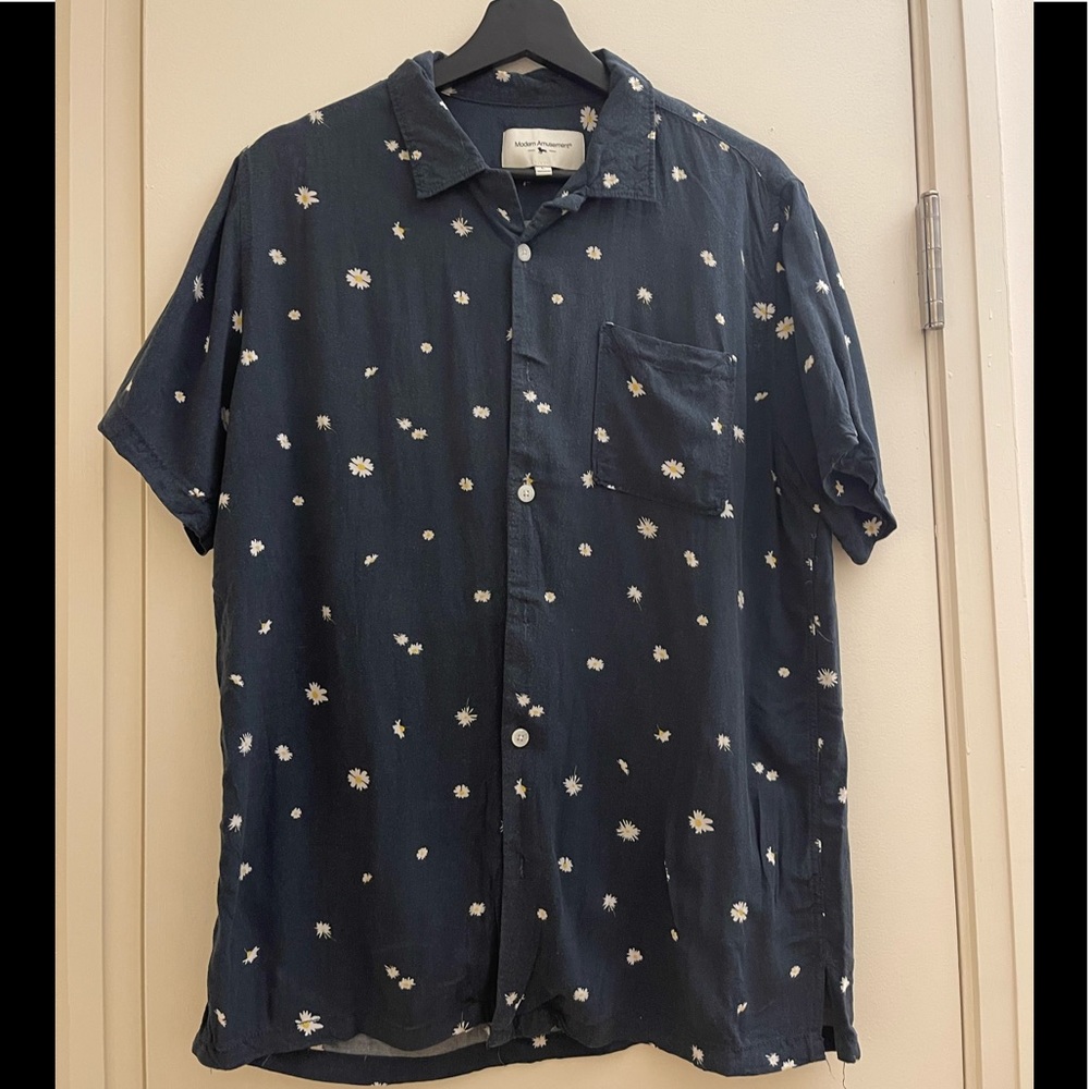 Modern Amusement Abstract Daisies Button-Up